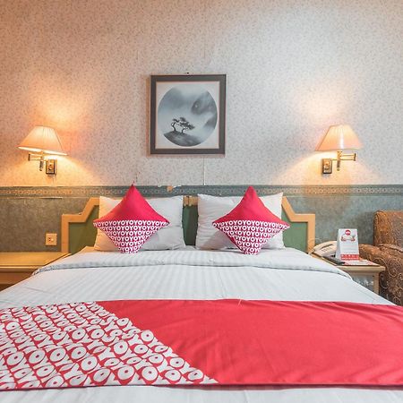 Oyo 671 Hotel Capitol Джакарта Экстерьер фото