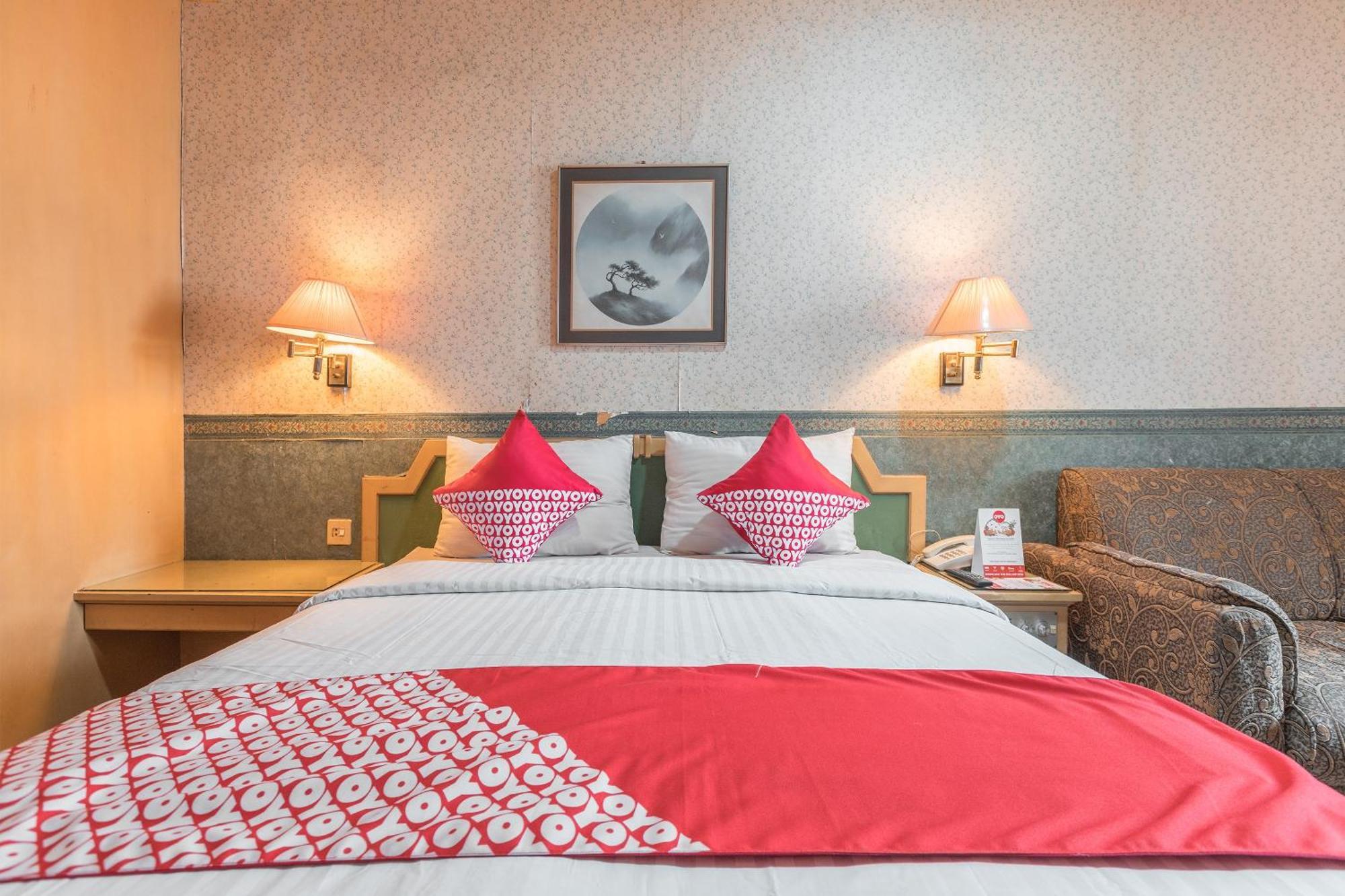 Oyo 671 Hotel Capitol Джакарта Экстерьер фото