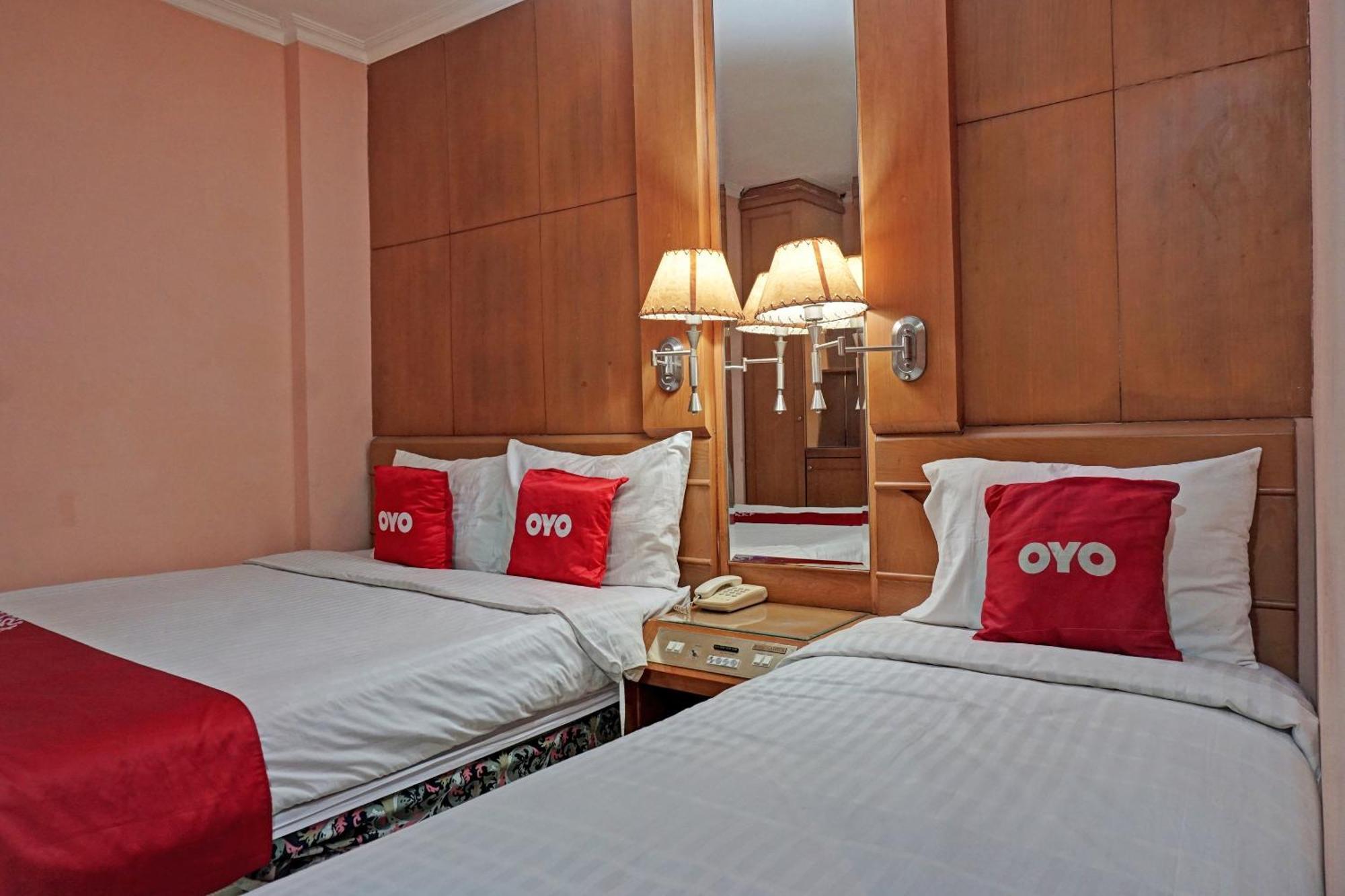Oyo 671 Hotel Capitol Джакарта Экстерьер фото