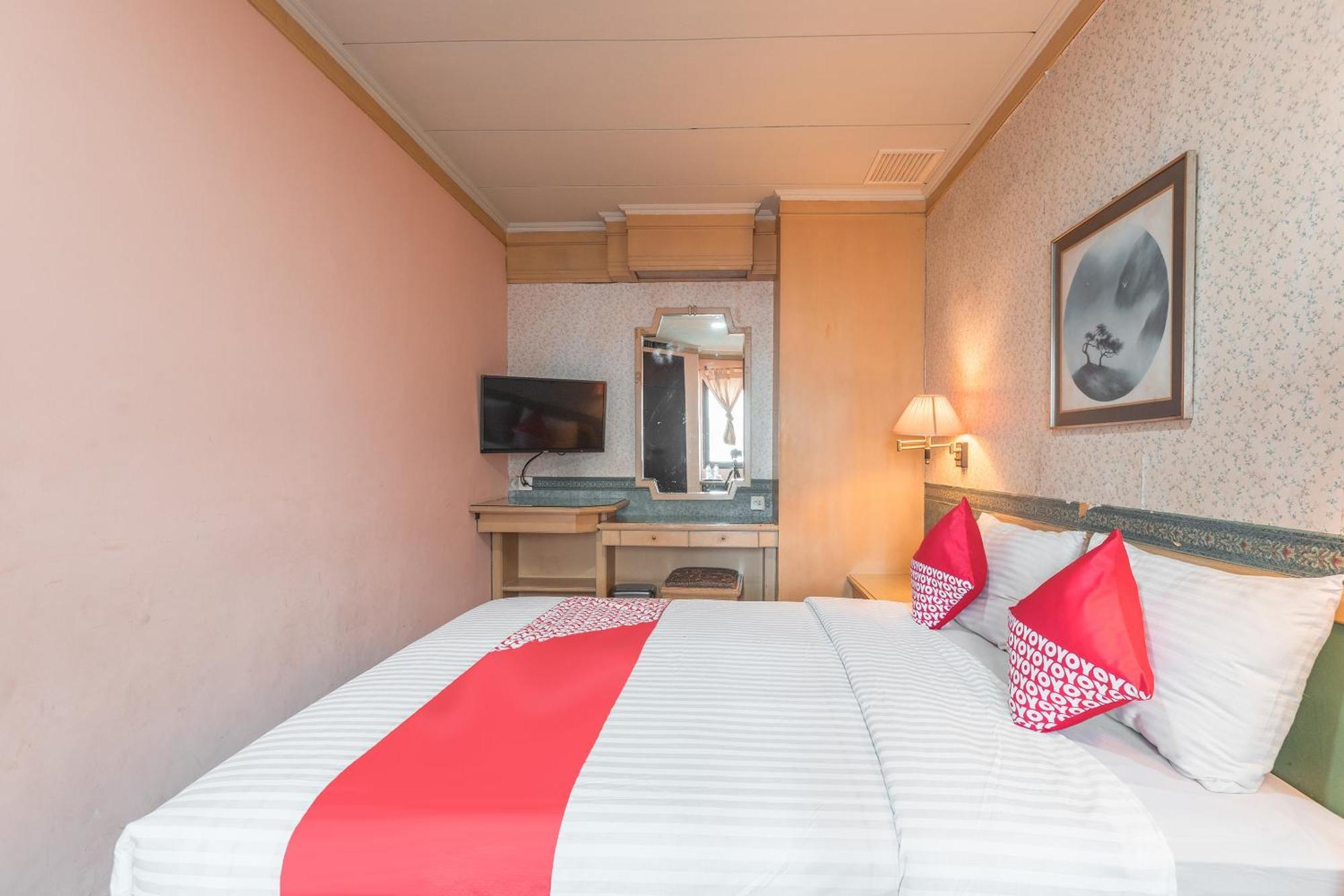Oyo 671 Hotel Capitol Джакарта Экстерьер фото
