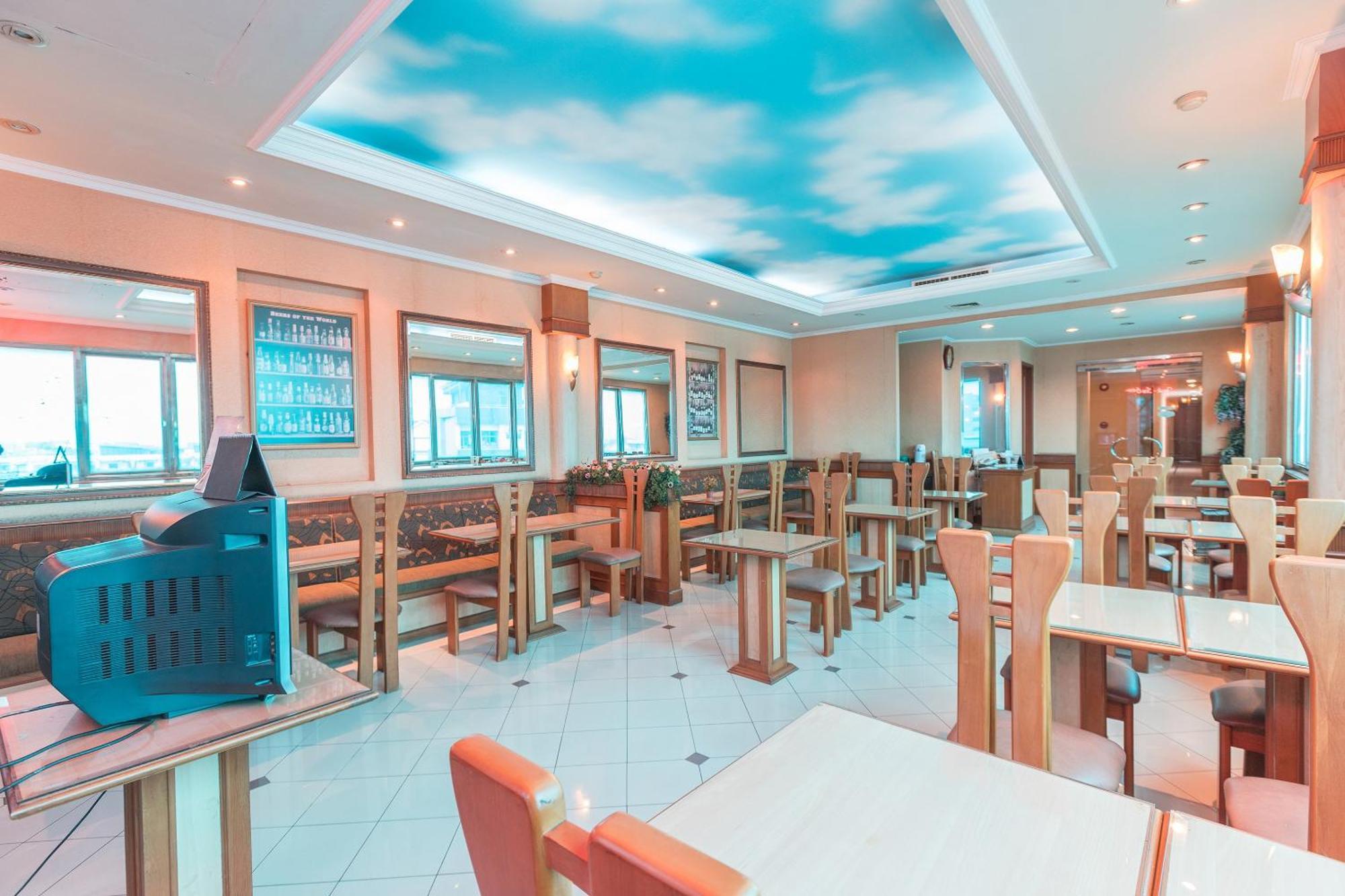 Oyo 671 Hotel Capitol Джакарта Экстерьер фото