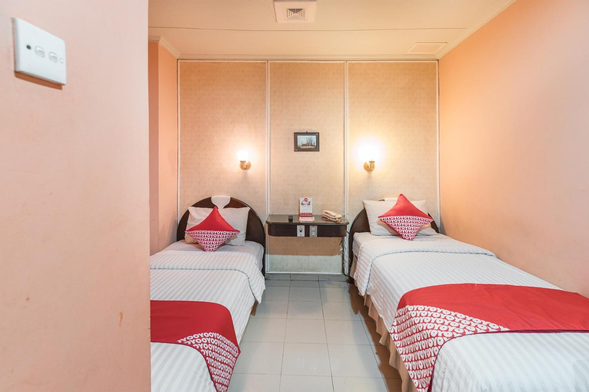 Oyo 671 Hotel Capitol Джакарта Экстерьер фото
