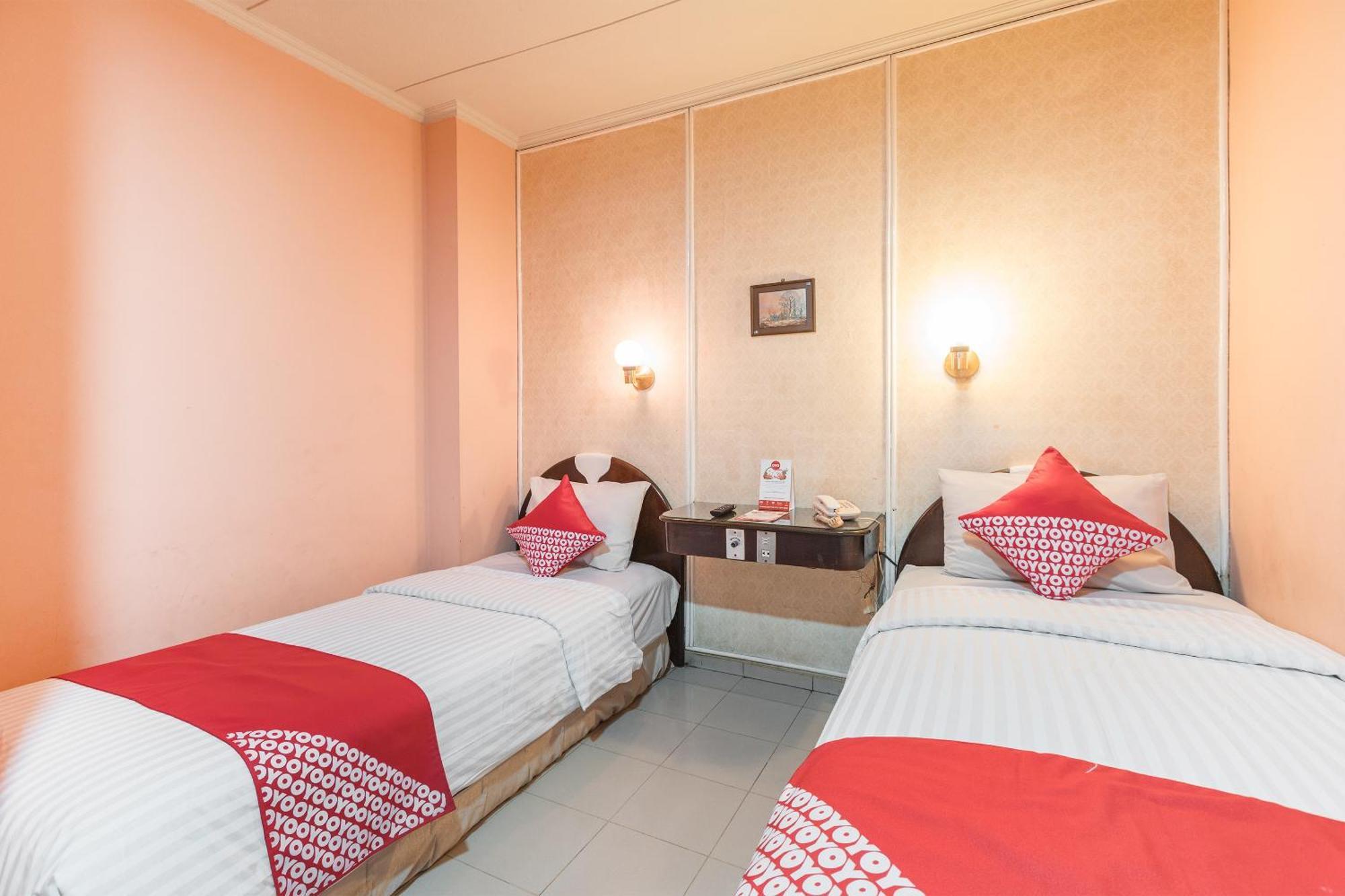 Oyo 671 Hotel Capitol Джакарта Экстерьер фото