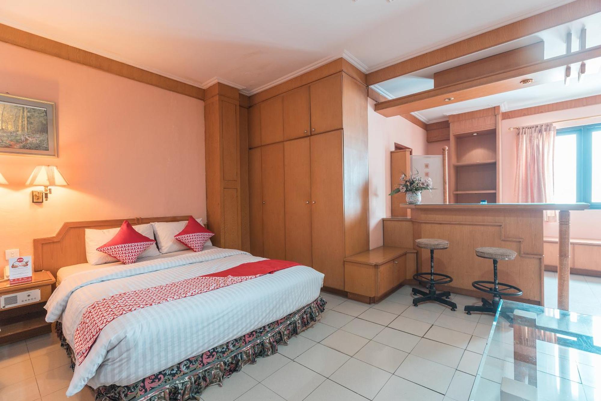 Oyo 671 Hotel Capitol Джакарта Экстерьер фото