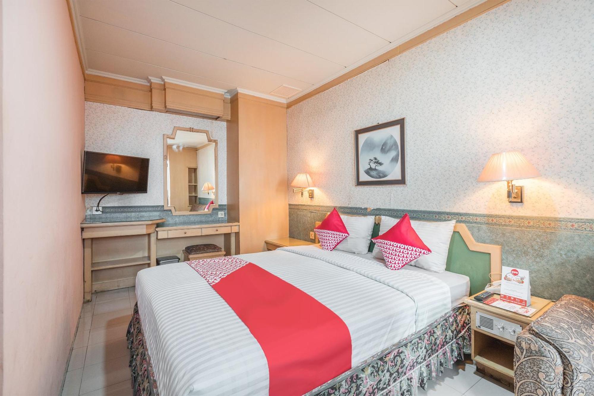 Oyo 671 Hotel Capitol Джакарта Экстерьер фото