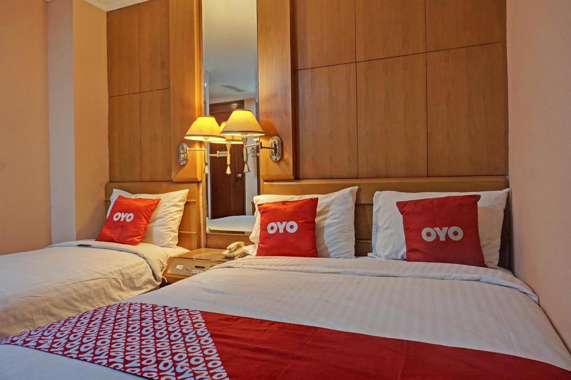 Oyo 671 Hotel Capitol Джакарта Экстерьер фото