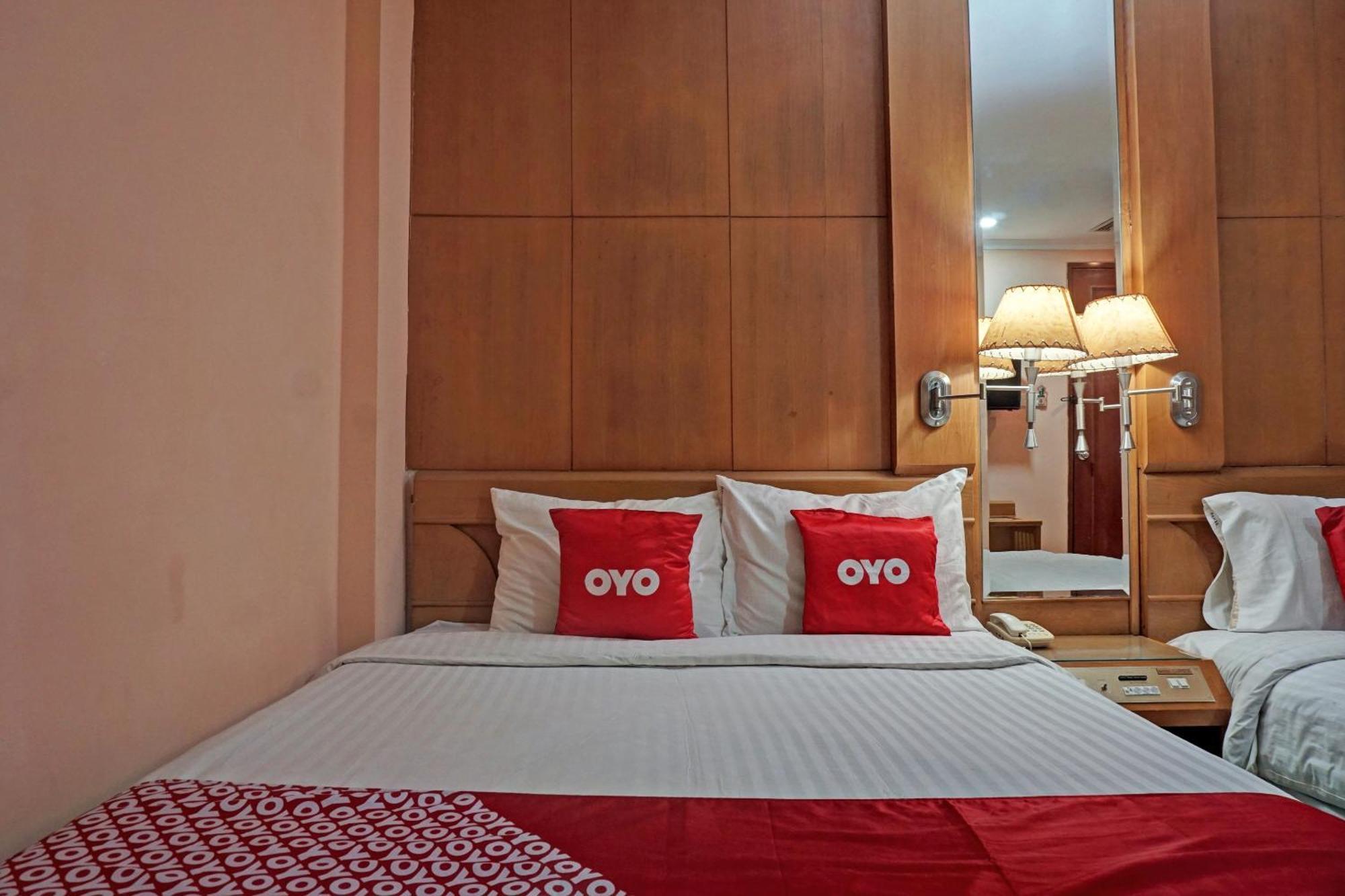 Oyo 671 Hotel Capitol Джакарта Экстерьер фото
