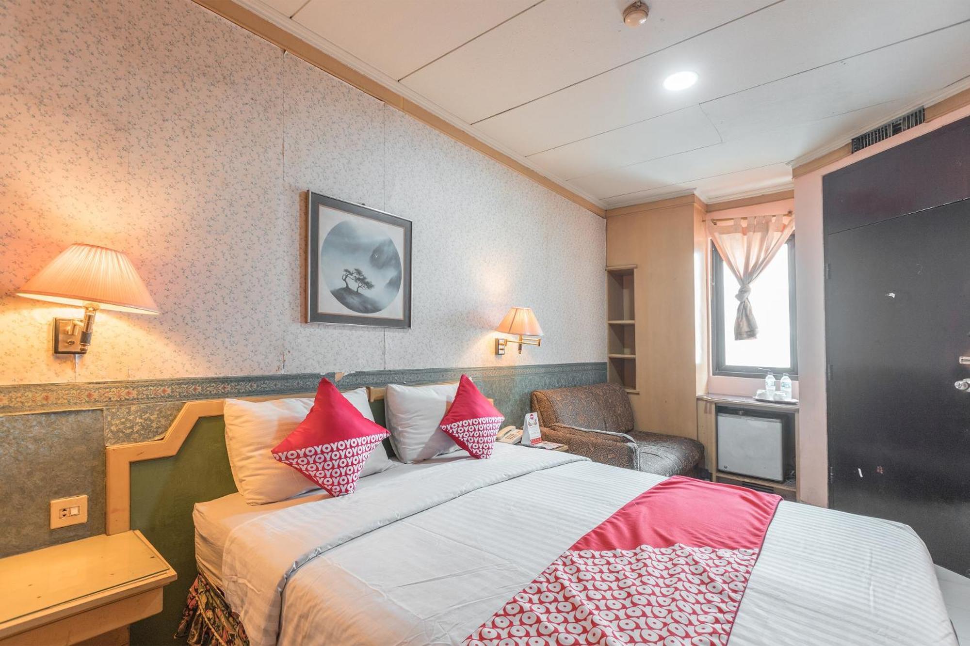 Oyo 671 Hotel Capitol Джакарта Экстерьер фото