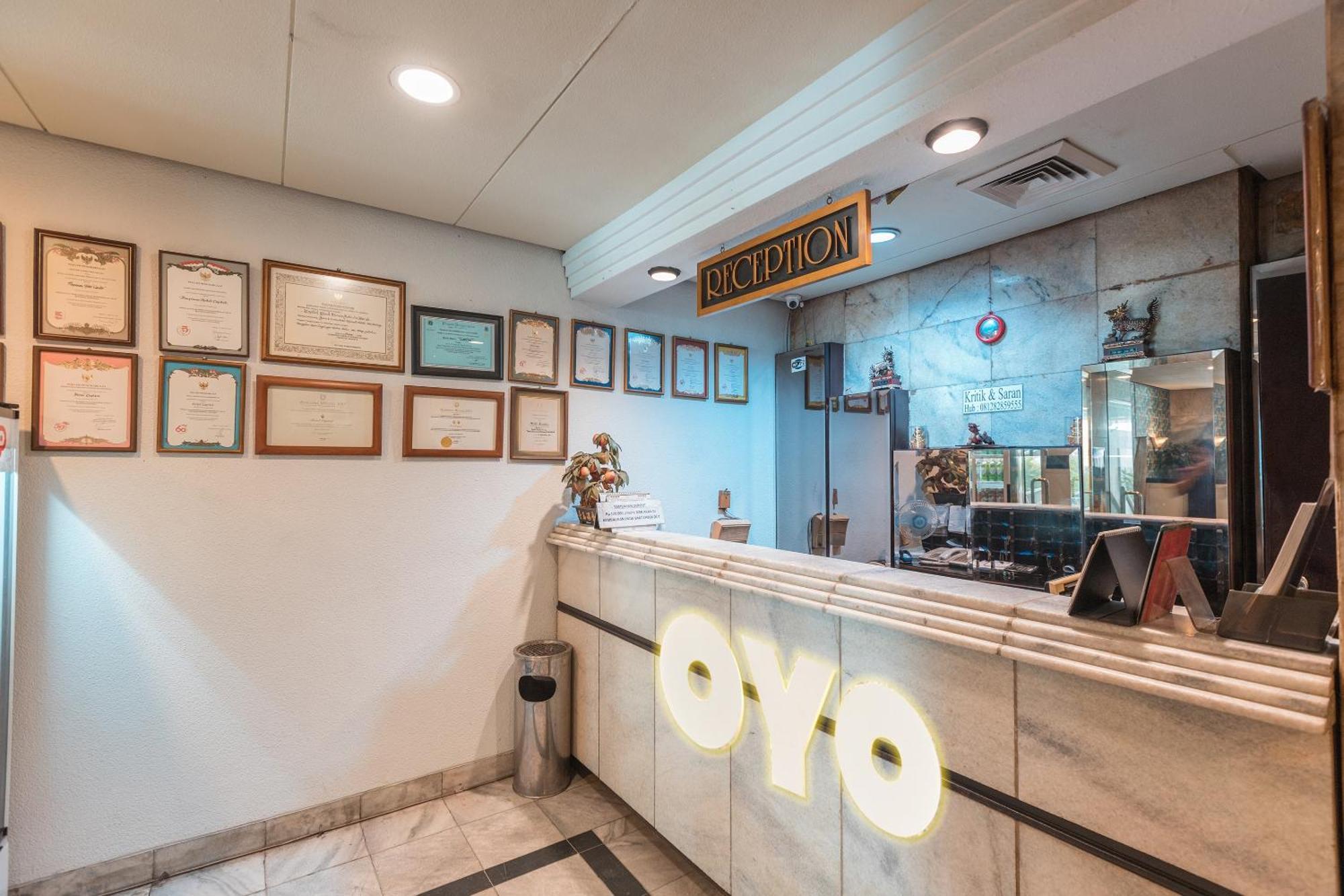 Oyo 671 Hotel Capitol Джакарта Экстерьер фото