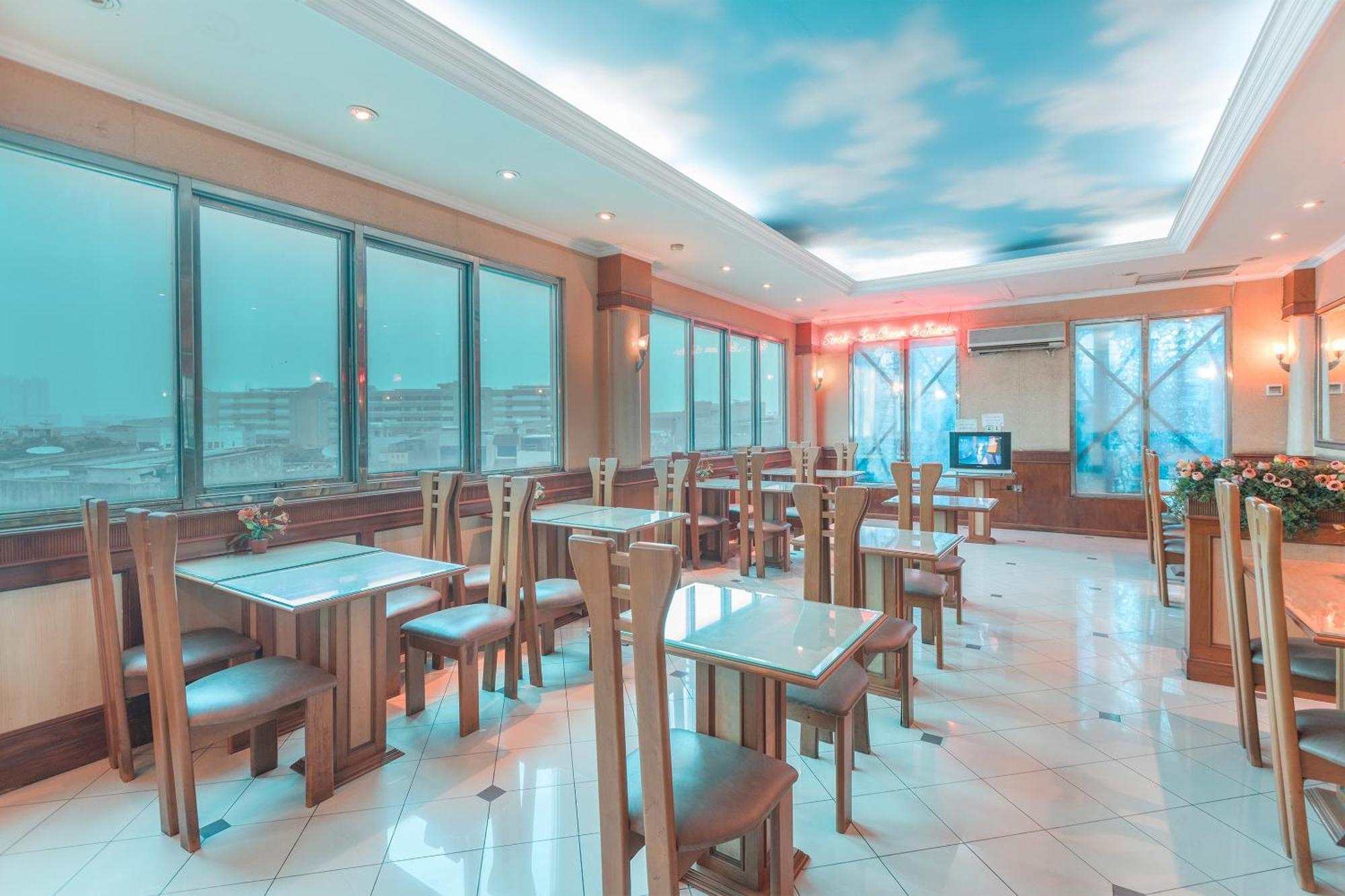 Oyo 671 Hotel Capitol Джакарта Экстерьер фото