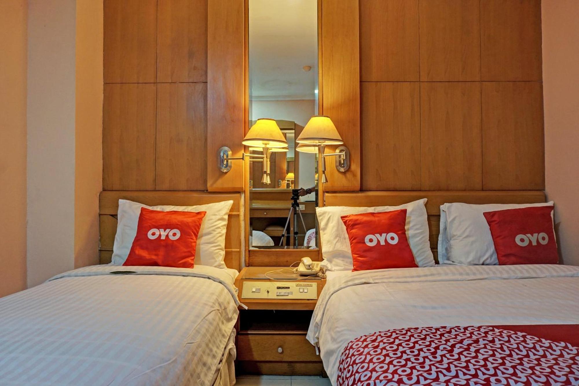 Oyo 671 Hotel Capitol Джакарта Экстерьер фото