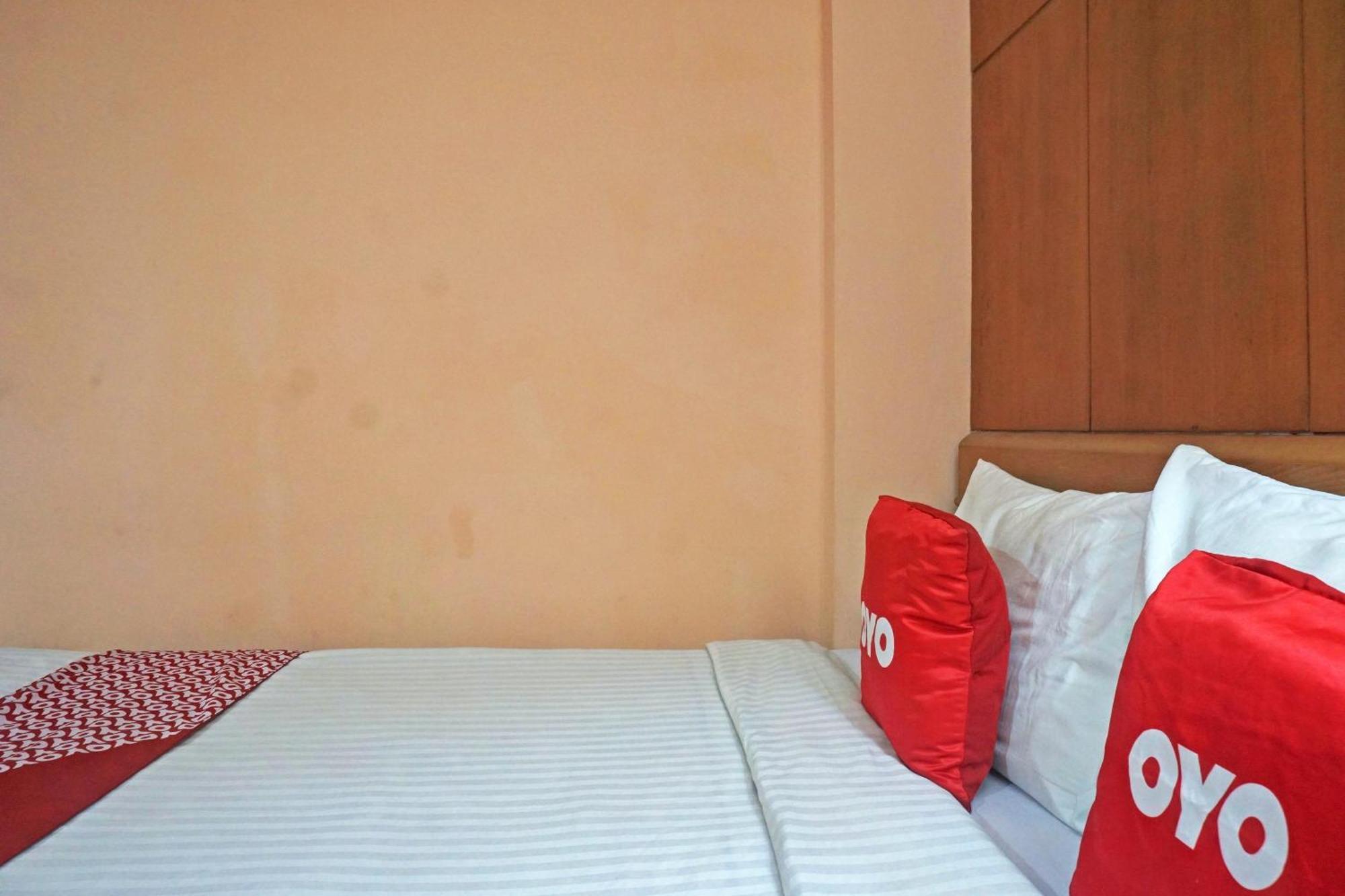 Oyo 671 Hotel Capitol Джакарта Экстерьер фото