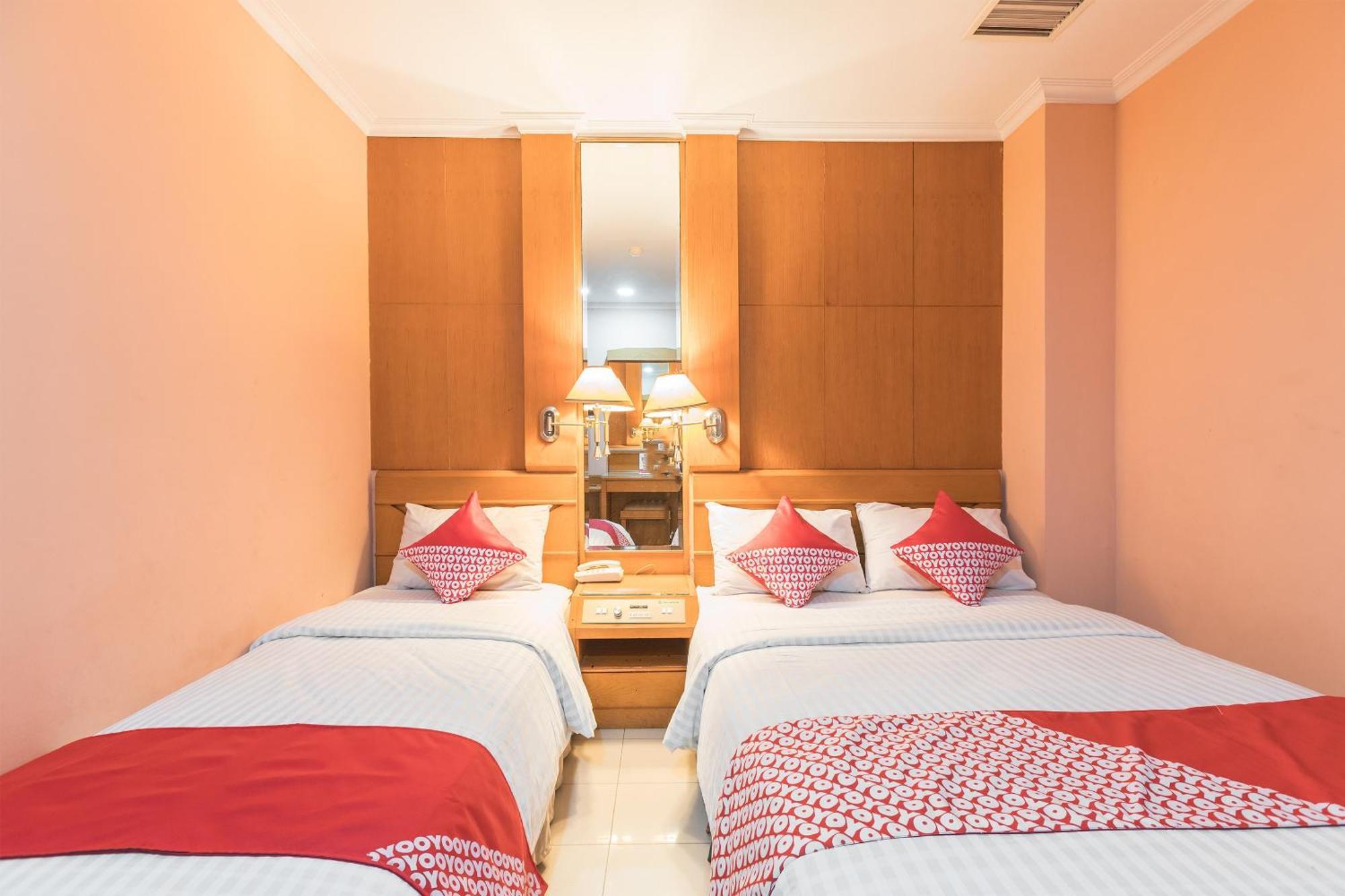Oyo 671 Hotel Capitol Джакарта Экстерьер фото