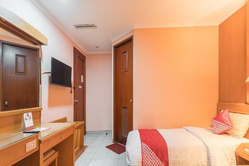 Oyo 671 Hotel Capitol Джакарта Экстерьер фото